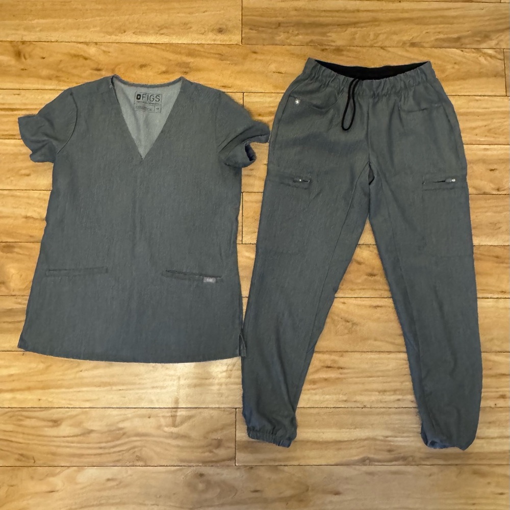 Figs Women's Gray Scrub Set